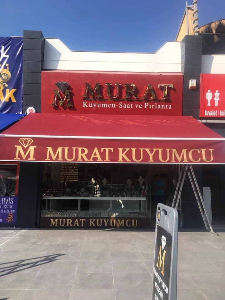 Mağaza cephesinde bordo mafsallı tente uygulaması