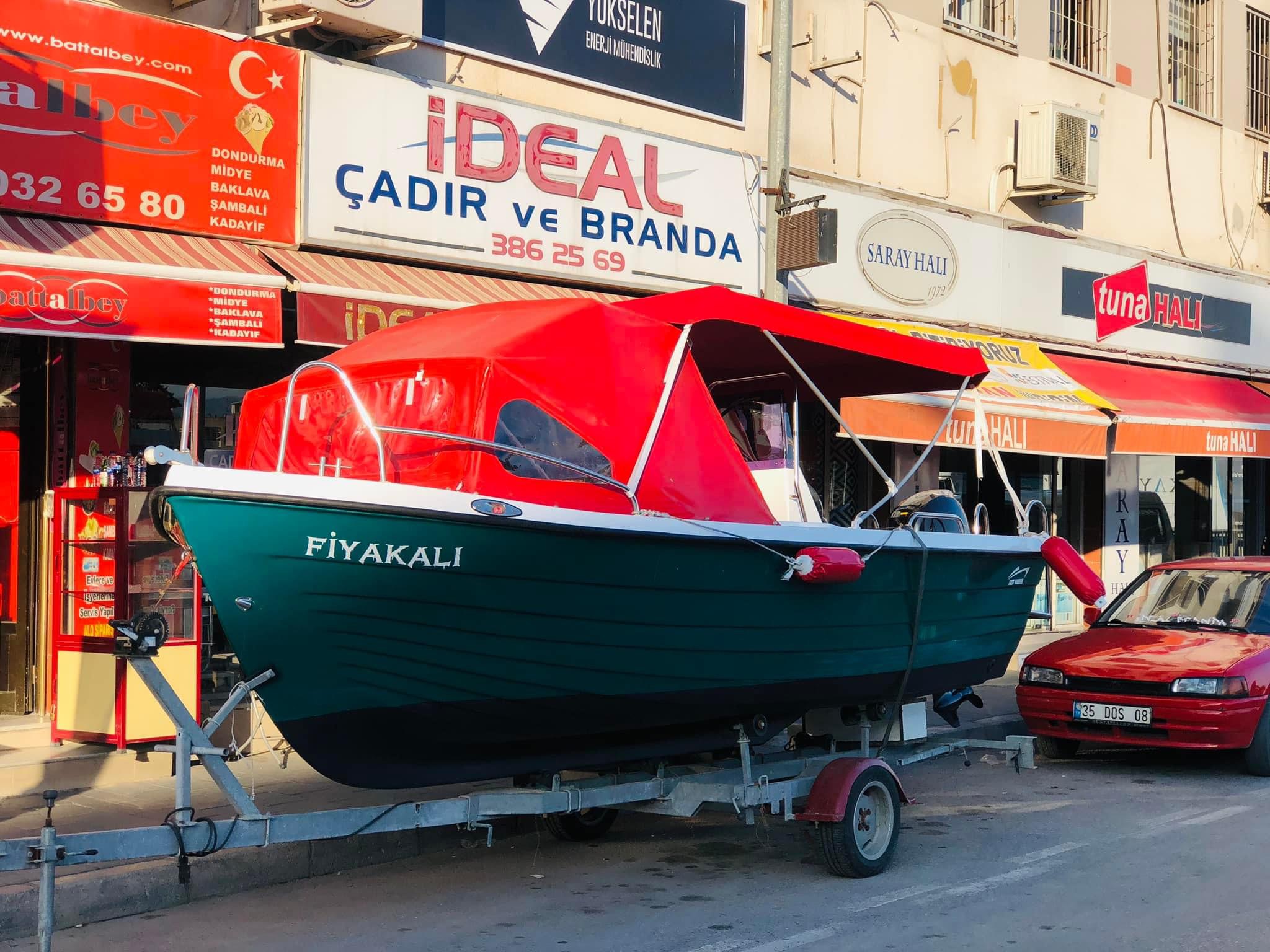Teknede lacivert serpinti kamara brandası